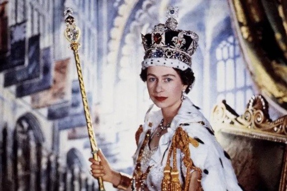 Във Великобритания официално започна национален траур за кралица Елизабет II