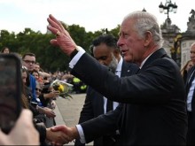 Крал Чарлз Трети пристигна в Бъкингамския дворец