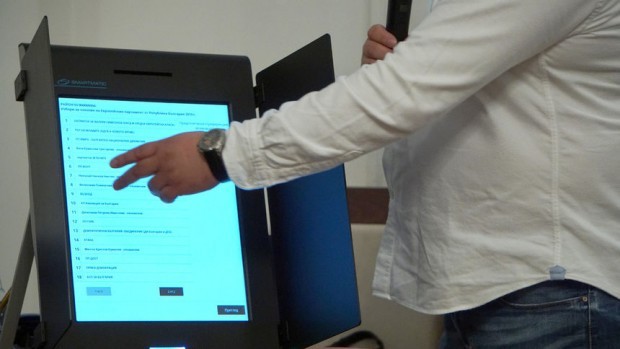 В областните управи ще пристигнат машините за гласуване на предсрочните парламентарни