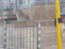 Проливен дъжд и гръмотевици белязаха следобедните часове на съботния ден в София