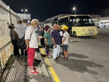 Разгневени пловдивчани чакат на турската граница