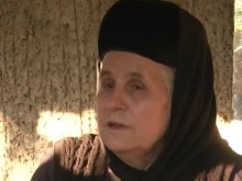 Цяло село протестира в защита на изгонена от манастир монахиня