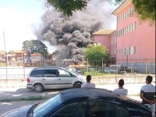 Пожар гори до пловдивско училище