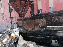 50 термопанела, строителни и облицовъчни материали са изгорели при пожара в СУ "Найден Геров"