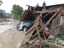 Тонове кал и отломки изринаха доброволци през почивните дни в Карловско
