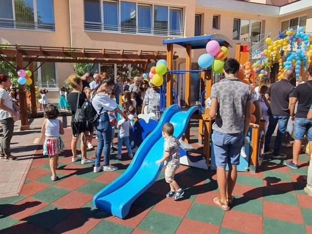 Кметът на Бургас откри днес нова детска градина в ж к