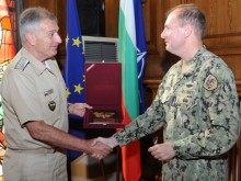 Адмирал Ефтимов и командира на силите на Неапол Стюарт Мънч обсъдиха мерки за повишена бдителност на НАТО