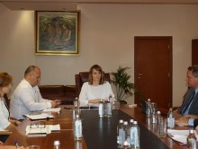 Министър Карамфилова проведе среща за плановете за управление на речните басейни и риска от наводнения
