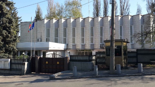 Посолството ни в Киев отново отвори врати