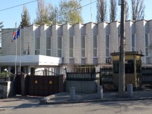 Посолството ни в Киев отново отвори врати
