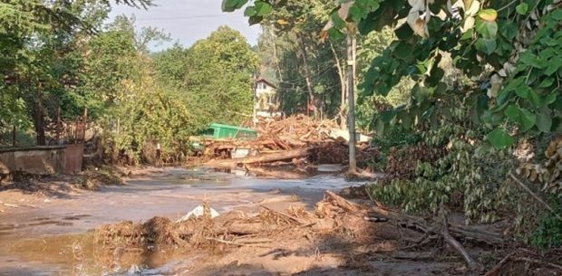 Без електрозахранване и водоподаване остават пострадалите от водната стихия карловски