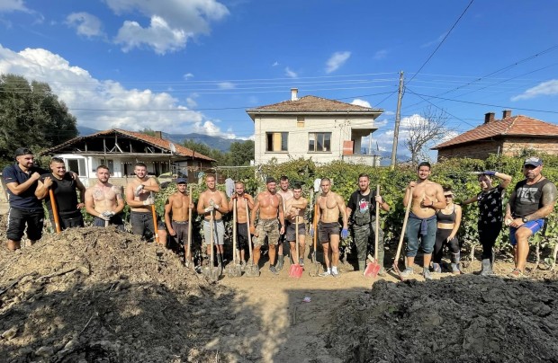 Сълзи от благодарност в бедстващо село
