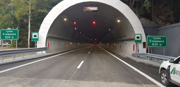 Пуснаха е движението в ремонтираната тръба за София на тунел "Ечемишка"