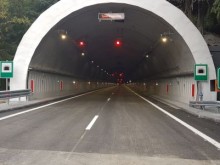 Пуснаха е движението в ремонтираната тръба за София на тунел "Ечемишка"