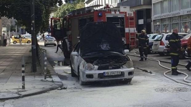 Автомобил с пловдивска регистрация горя в центъра на София. Инцидентът
