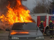 Автомобил се запали в центъра на София