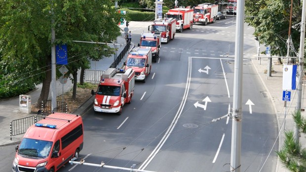 Колона от пожарни автомобили премина по улиците на Бургас преди