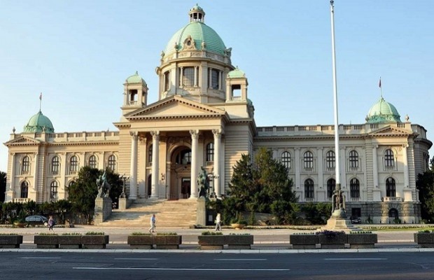 РСЕ: Минималната заплата в Сърбия става 680 лева