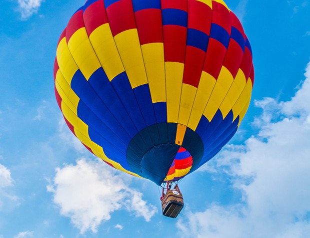 A balloon ran out of helium and landed in a Trojan village, the protagonist