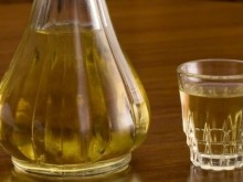 Кмет извади уникална 5-годишна ракия