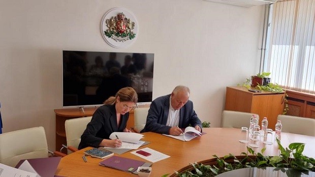 Кметът на Смолян подписа споразумение по проекта за рехабилитация и модернизация на системата за осветление на града