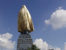 Защо един френски артист иска да превърне в призрак паметника на Альоша в Пловдив?