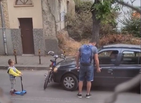 A man abandoned his son on a dangerous road to argue with a driver!