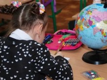 Над 57 000 първокласници ще прекрачат прага на училищата утре