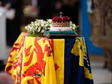 Един милион души отдават последна почит на кралица Елизабет II