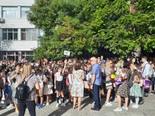 Всички училища във Великотърновска област започват присъствено учебната година