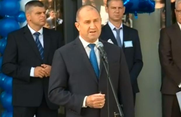 Президентът Румен Радев: Да споделим вълнението от първия училищен звънец, който ще отекнe в цяла България