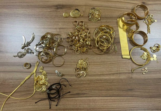 Контрабандни  златни накити за над 144 000 лева откриха митническите