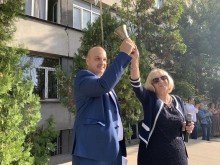 В пловдивско училище: Една легенда си отиде, но идва надеждата за нова