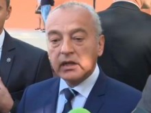 Премиерът Гълъб Донев: Нека намалим скоростта около училищата