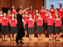 Яна Делирадева, диригент: В хор "Детска китка" учим момичетата на първо място да бъдат добри хора