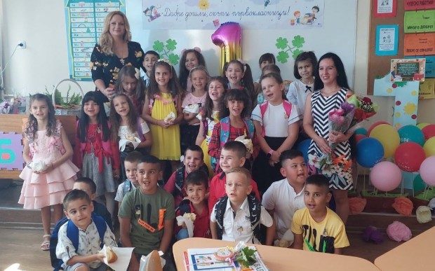 ОУ "Христо Ботев" в Брестовица тържествено откри новата учебна година