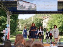 Вицепрезидентът: Учителството е отдаденост