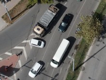 Кола застана перпендикулярно на пътя след инцидент на оживено кръстовище в Пловдив