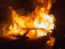 Автомобил пламна на бензиностанция на магистрала "Хемус"