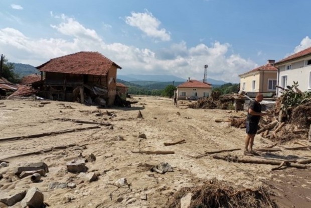 Министърът на отбраната Димитър Стоянов: Над 2200 военнослужещи участват във възстановяването на пострадалите населени места в Карловско
