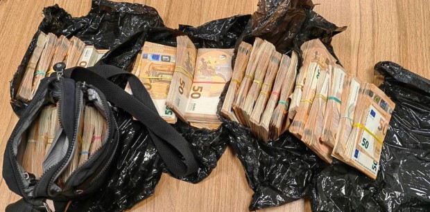 Откриха пари, скрити в тавана на турски автобус на Капитан Андреево