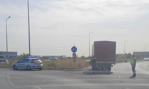 TD Два камиона са се ударили на пътя Пловдив Асеновград