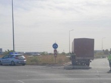 Катастрофа между камиони в кръгово кръстовище на Пловдив - Асеновград