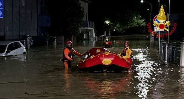 Най-малко 8 души са загинали при проливни дъждове в Централна Италия