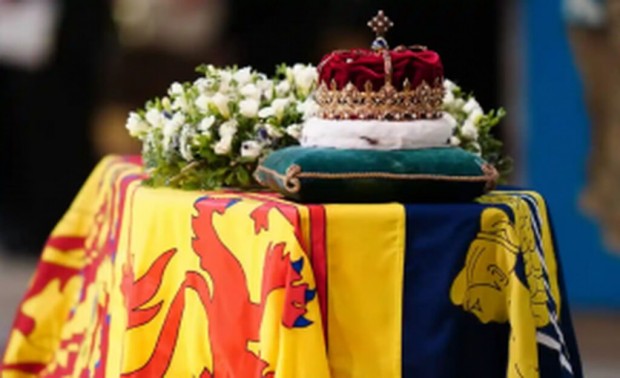 Правителството на Обединеното кралство спря поклонението пред ковчега на кралица Елизабет II