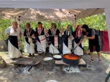 Работилница за домашна лютеница по древна местна рецепта организират в каварненското село Селце