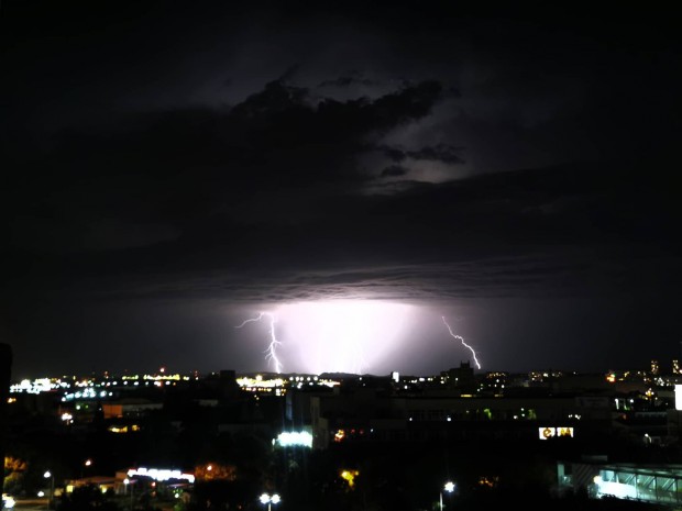 Силна буря приближава района на Бургас предупреждават синоптиците от Meteo