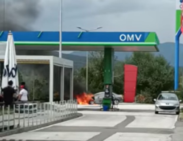 Автомобил се е запалил на бензиностанция ОМВ намираща се на