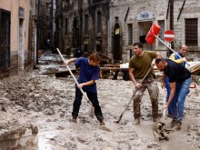 Броят на загиналите при наводненията в Италия достигна 11 души