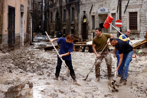 Най малко 11 души загинаха в Италия поради наводнения предизвикани от